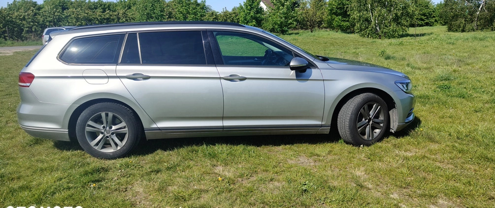 Volkswagen Passat cena 42900 przebieg: 241000, rok produkcji 2014 z Luboń małe 37